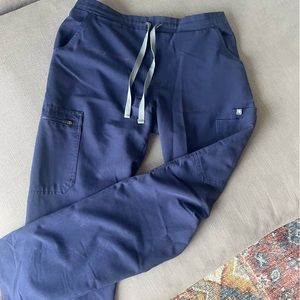 Figs Yola skinny scrub pants. Navy. Small